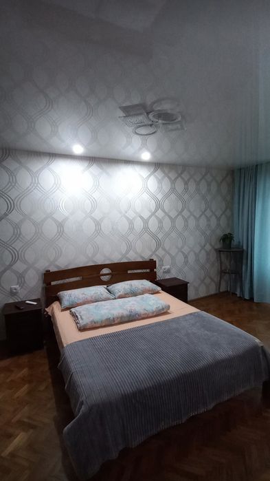 Погодинно подобово готель Україна , район Голливуда , центр