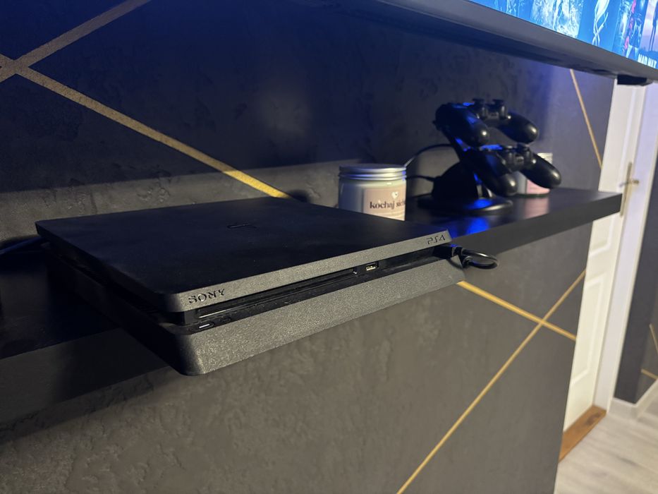 Konsola PlayStation 4