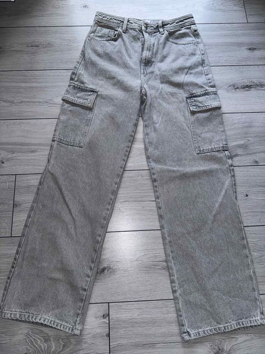 Spodnie jeansowe jeansy damskie jasnoszare Cropp