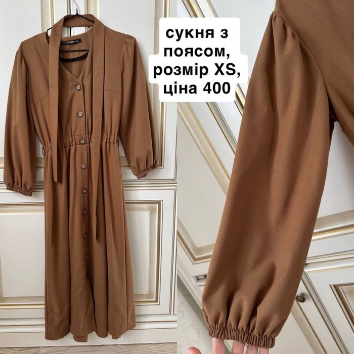 кориснева сукня на гудзиках