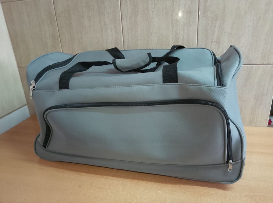 Duża torba podróżna na kółkach 70x35x35 cm 80L