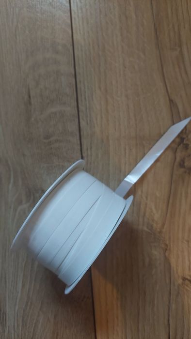 Biala wstążka 10mm 1cm / śliska / wstążka do pakowania prezentów