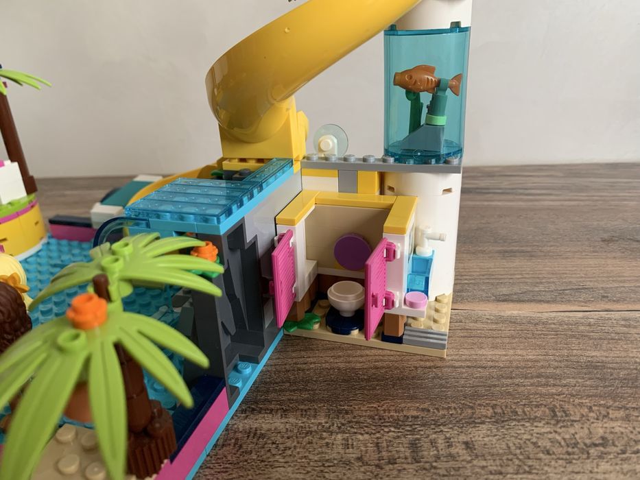 Конструктор LEGO Friends 41374 Андреа біля басейну