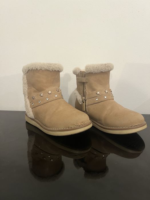 Bota Mayoral bege com pêlo