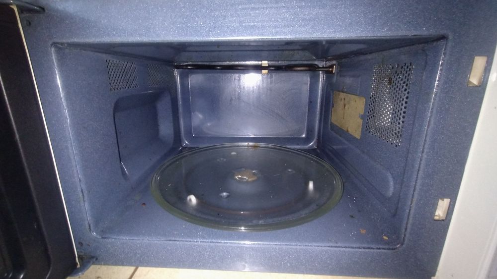 Продам  микроволновку Miele