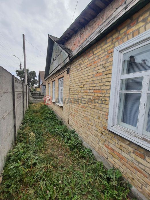 Продаж частини будинку на казбеті