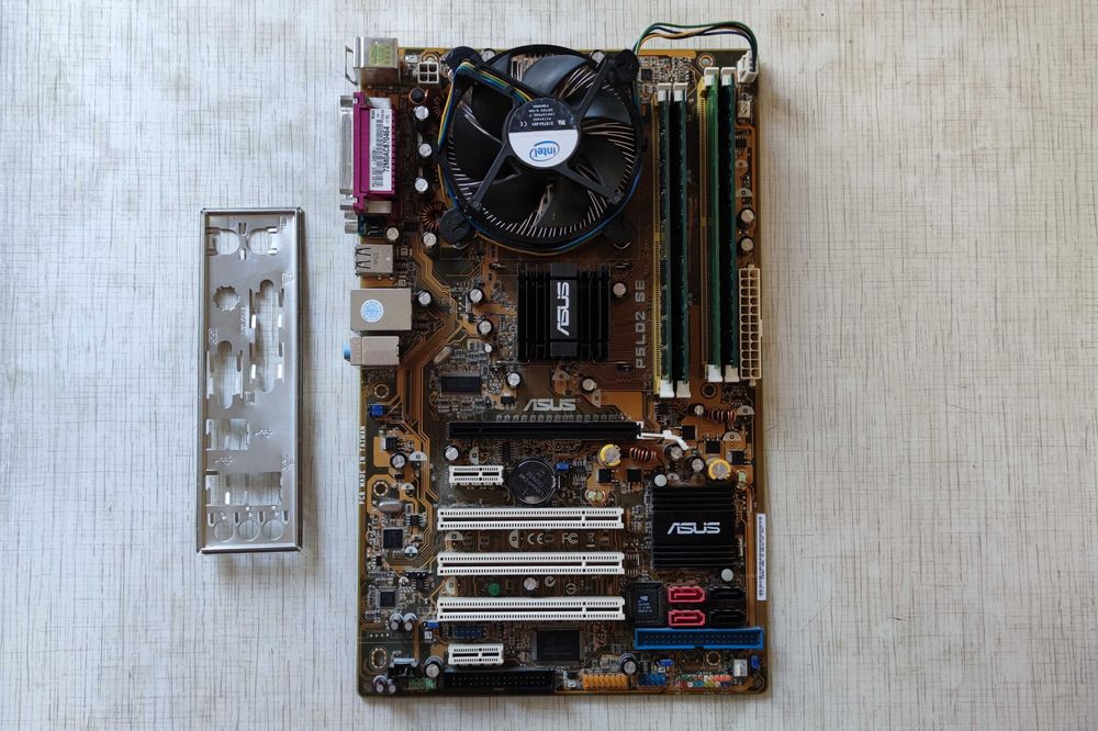 Комплект мат.плата ASUS P5LD2 SE+Dual-Core E2140, ОЗУ 4Gb+кулер.