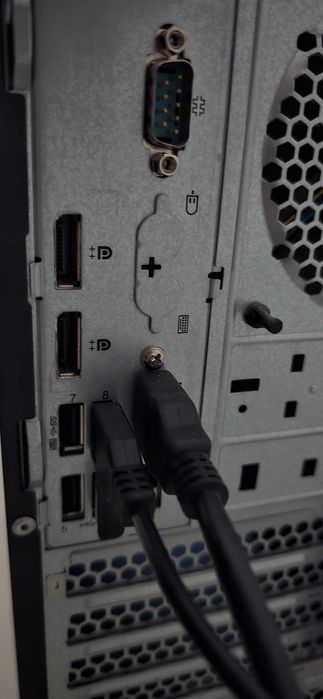 Komputer stacjonarny Lenovo z monitorem