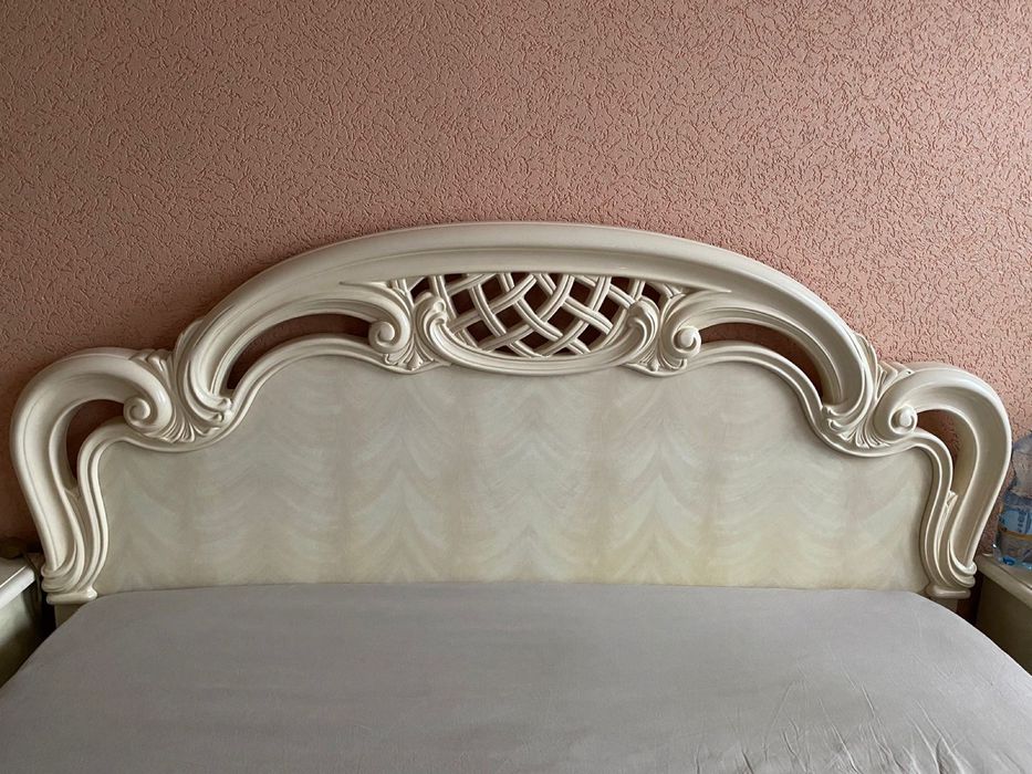 Продам двоспальне ліжко