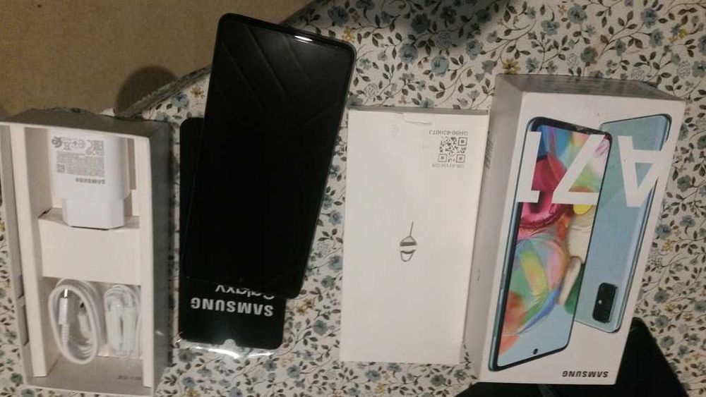 Smartfon Samsung Galaxy A71 6 GB / 128 GB niebieski