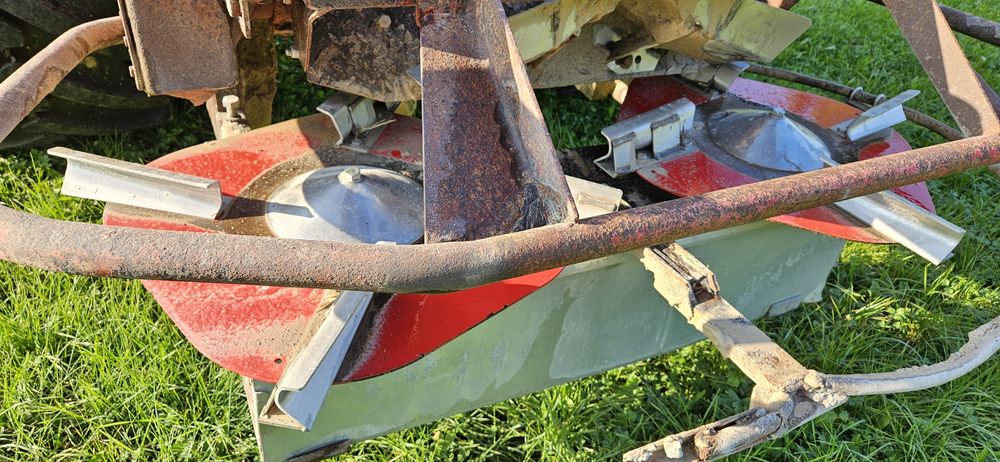 Rozsiewacz wapna bredal 10 ton.