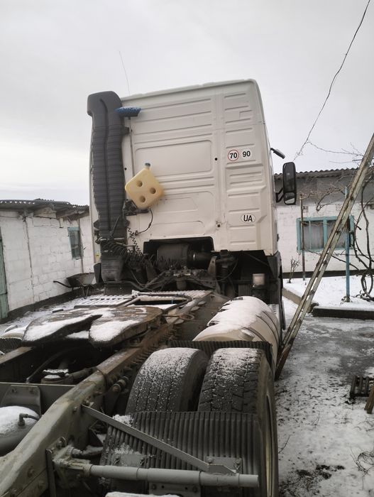 Вантажний автомобіль  Volvo FH білого кольору