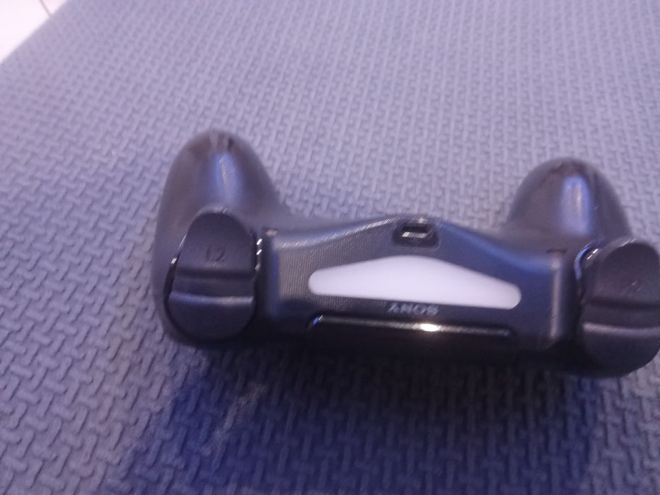 Ps4 Pro com 1 comando e 9 jogos