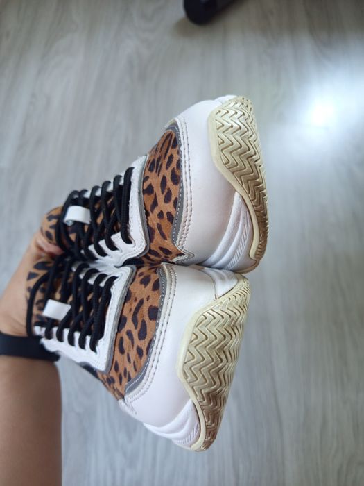 Sneakersy damskie w panterkę 38