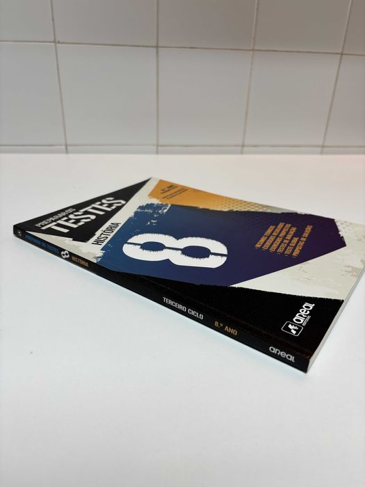 Livro de Exercícios - História (8ºano) - COMO NOVO