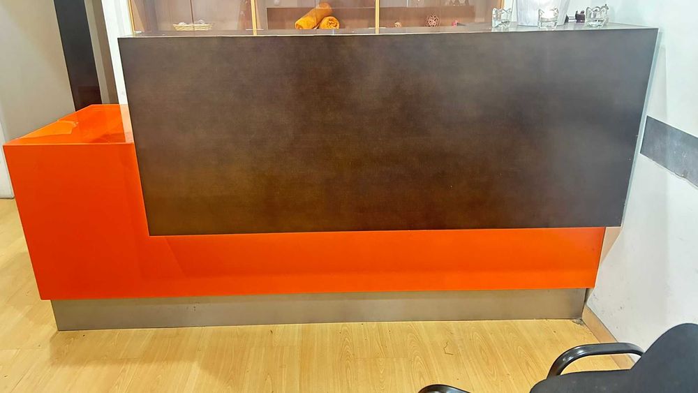 Electrified counter with radio/audio reader64737761159041124