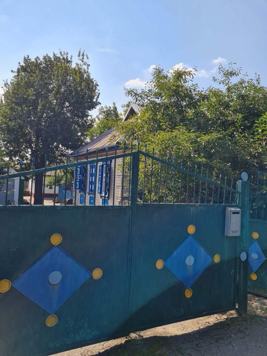 Продам  2 ЗАТИШНІ  будинки   -МОЖЛИВО СЕРТИФІКАТ-20 км від Кременчука)