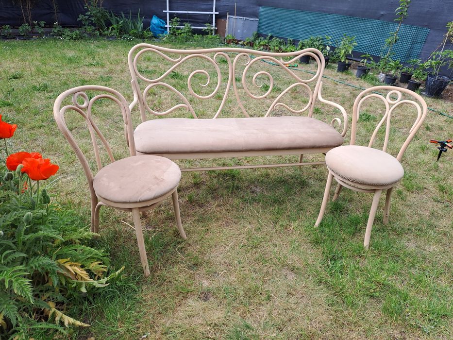 Sofa plus dwa krzesła