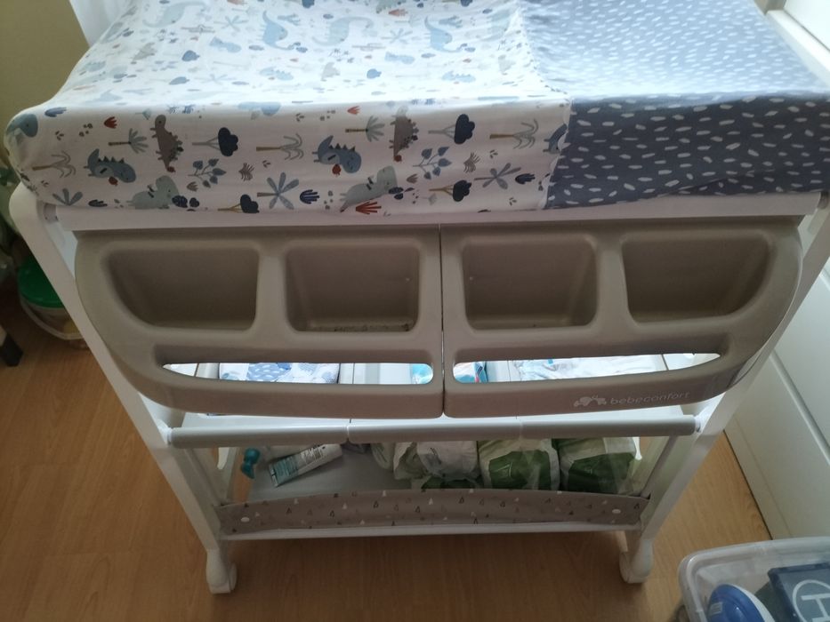 Muda-Fraldas com banheira