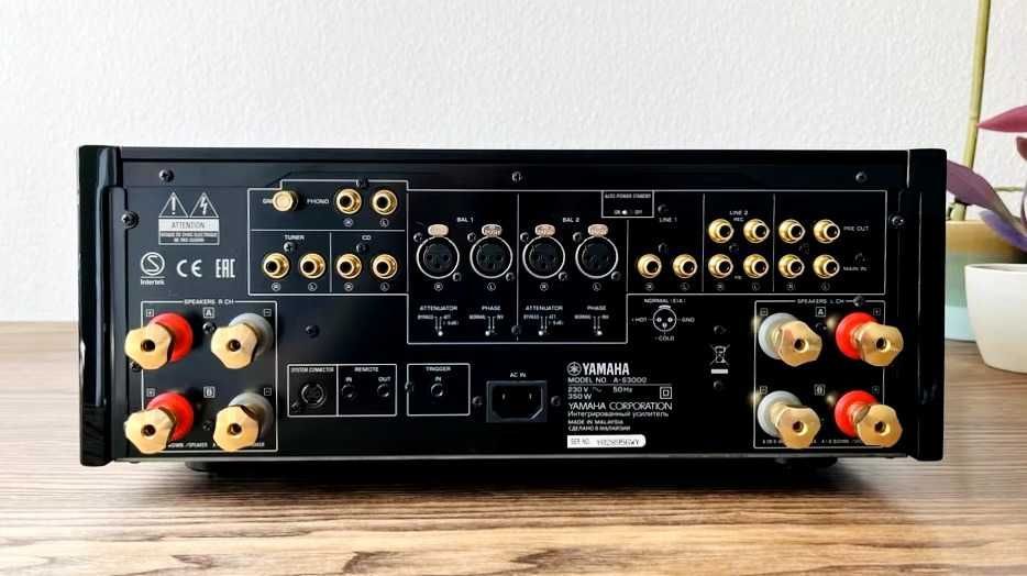 Yamaha A-S3000 — флагман Yamaha, 24,6 кг, сделан в Японии | чёрный, с пультом, приехал из Германии, состояние почти нового