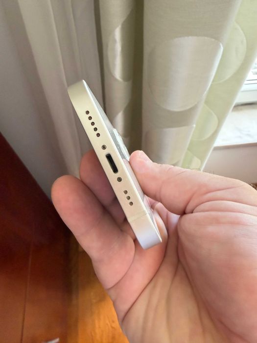 IPHONE 13 - 128Gb Branco Perola c/Novo c/Bateria 100%