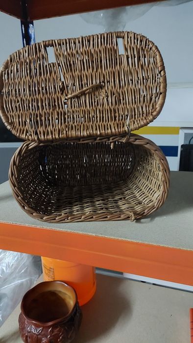 Cesto de verga para transporte de almoco etc.