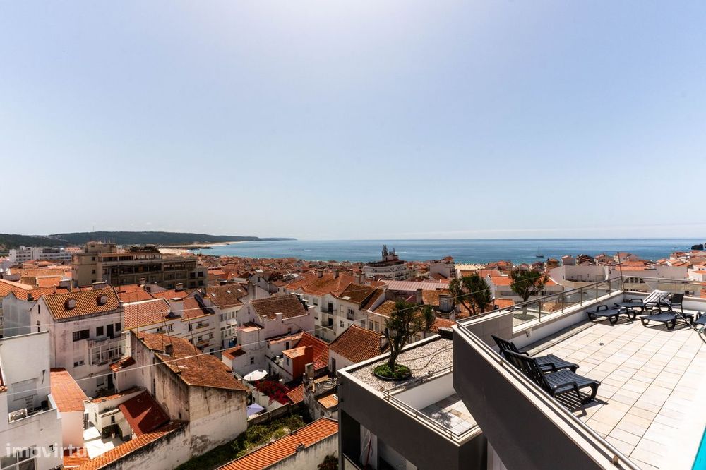 Apartamento T2, MOBILADO, com lugar de estacionamento, na Nazaré.