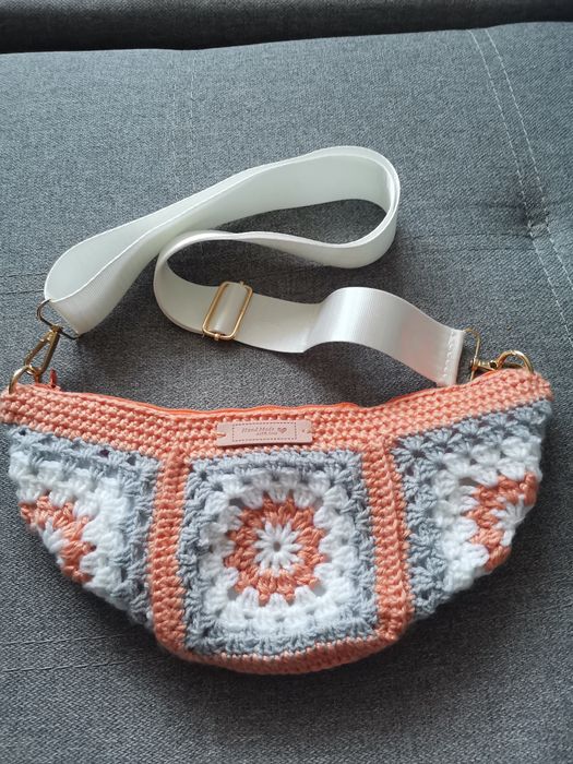 Nerka damska szydełkowa, saszetka.