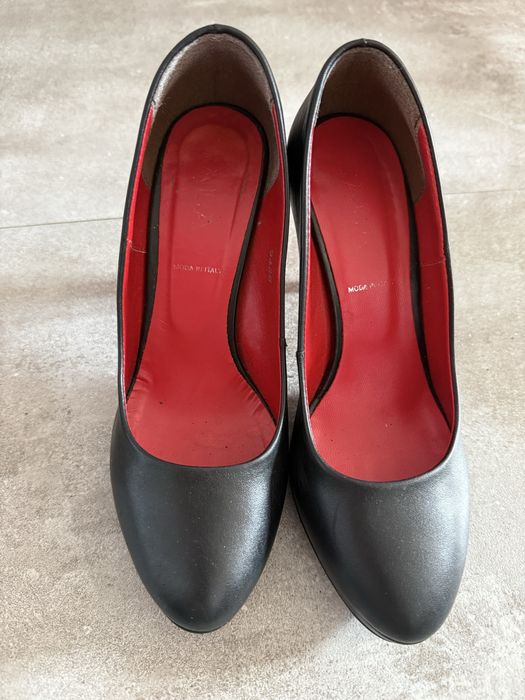 Klasyczne czarne szpilki 9 cm z czerwoną podeszwą skórzane 37 Sala