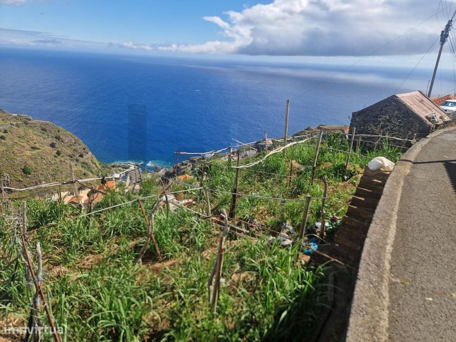 Terreno de 1.607 m2 com Vista Mar e Ruína em Pedra | Lombo do Atouguia