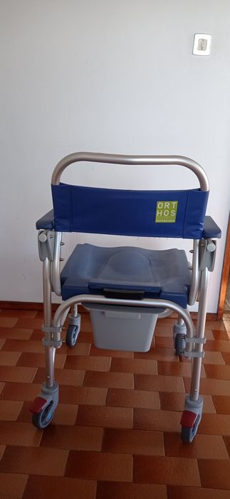 Cadeira sanitária