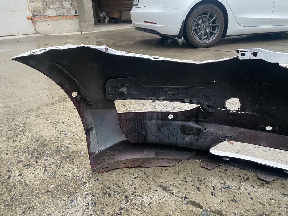 Пердній бампер tesla model 3