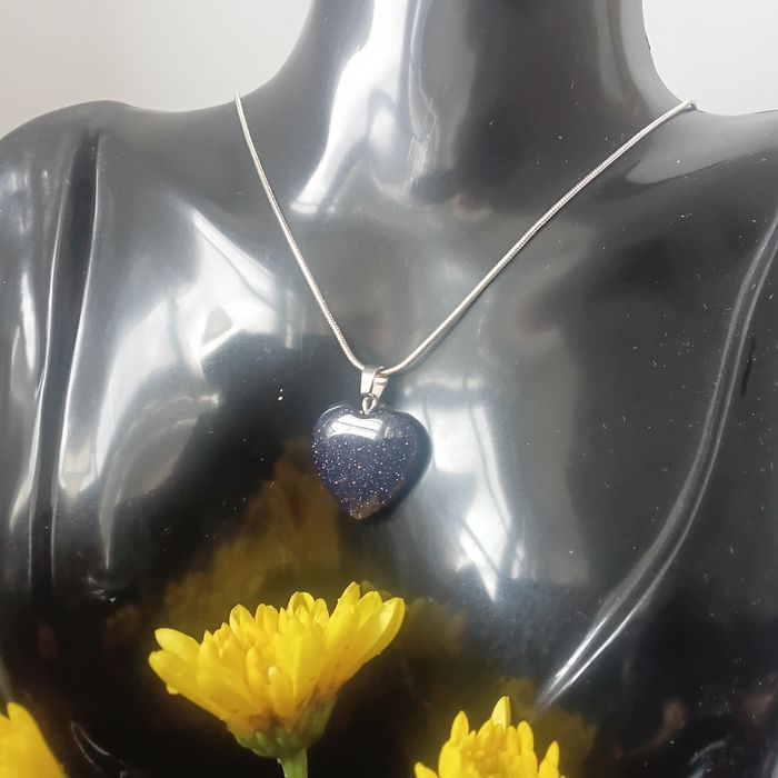 Fio em Prata com Pingente de Goldstone Coração