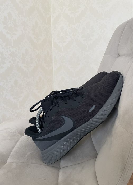 Кросівки Nike Revolution