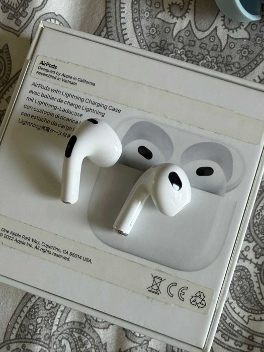 Apple AirPods 3rd Geração - Em Ótimo Estado, Com Capa Azul