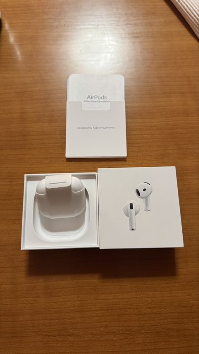 Apple Airpods 4 active noise cancellation