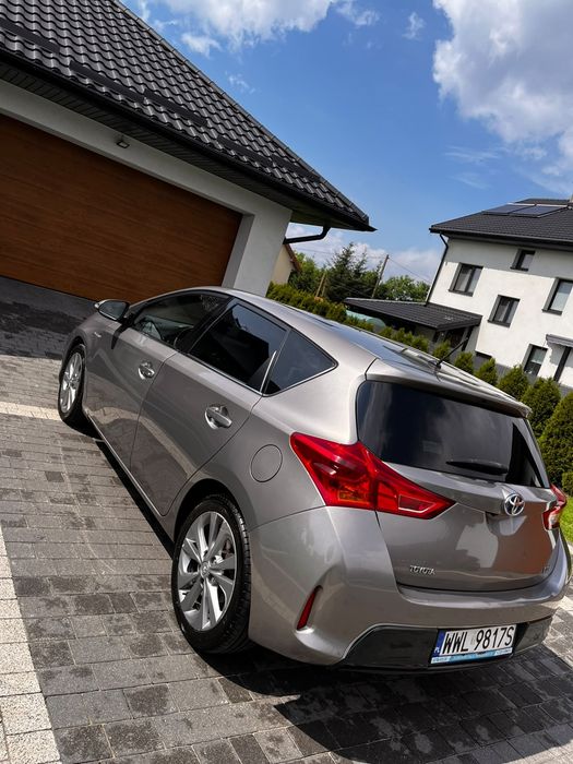 Toyota auris hybrid LPG