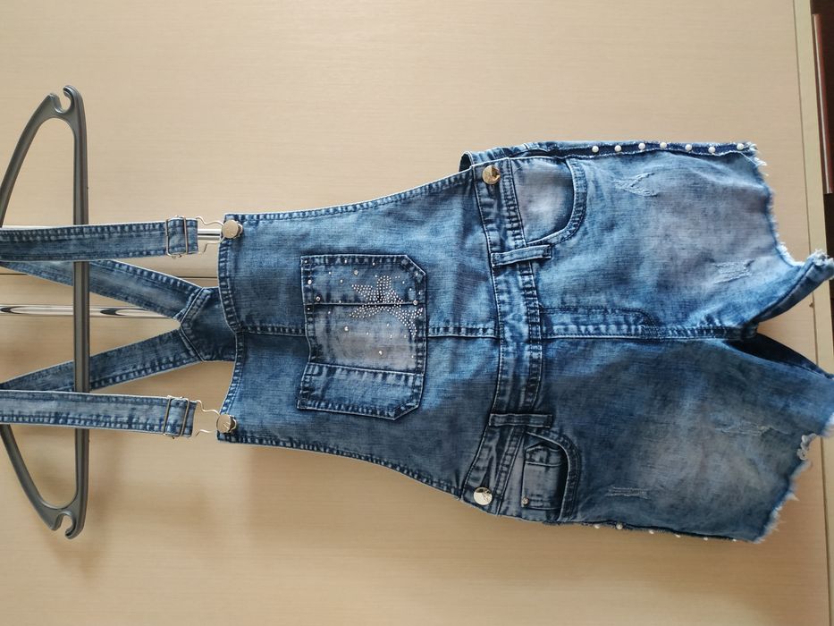 Продам джинсовый комбинезон