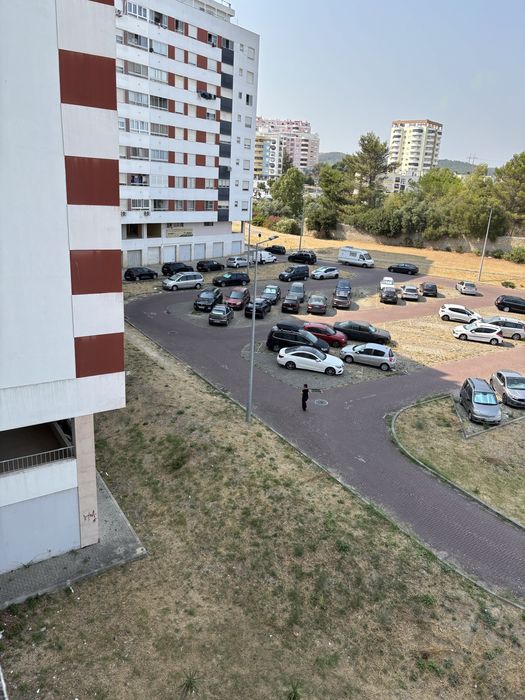 Alugo quarto compartilhado