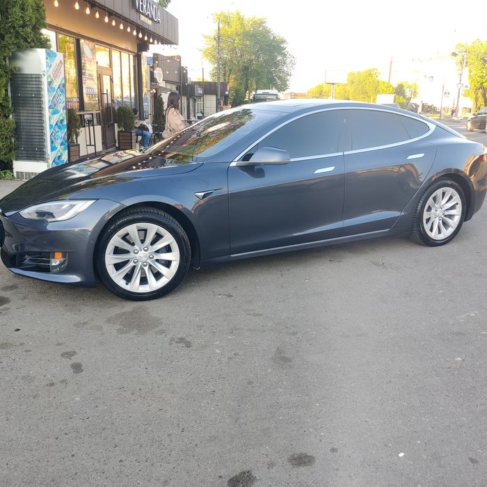 Продам Tesla model s 2018 100d