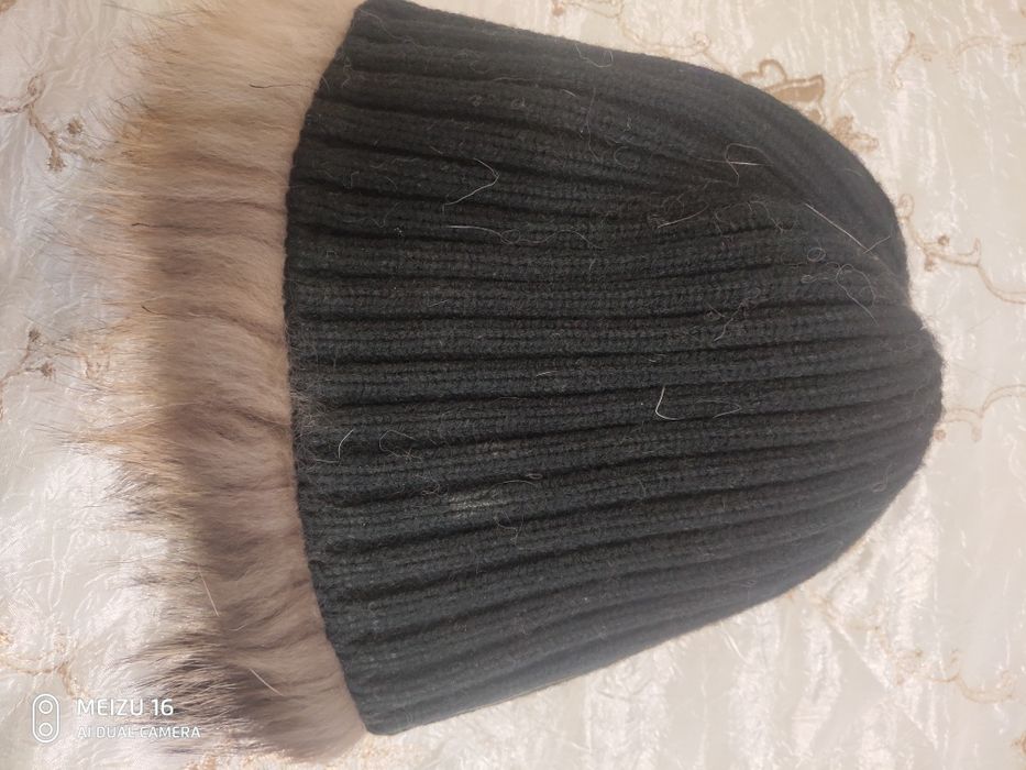 Продам женскую шапку с енота