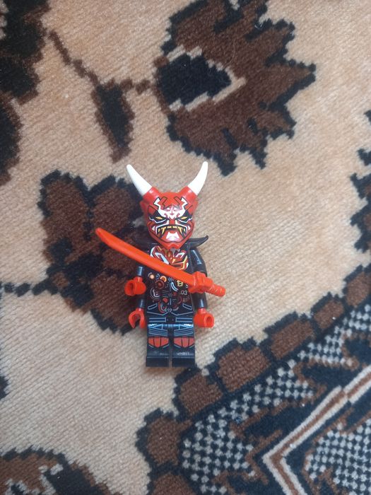 Колекційна фігурка Оригінал LEGO Ninjago Mr. E (Містер Е) з маскою Они (70639)»