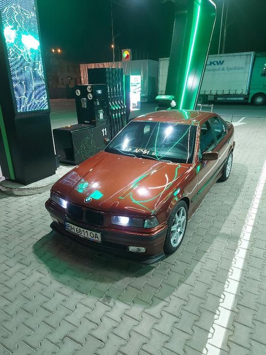 Продам  BMW e36 седан