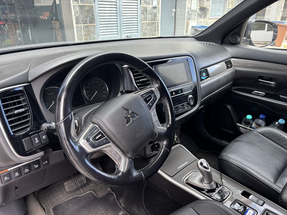 MITSUBISHI OutLander Plug-In 2018