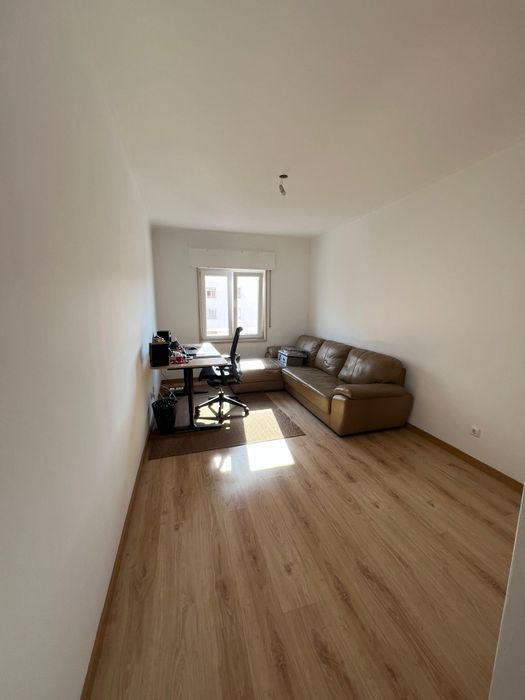 T2 Santa Marta,2 WC, arrecadação e parqueamento