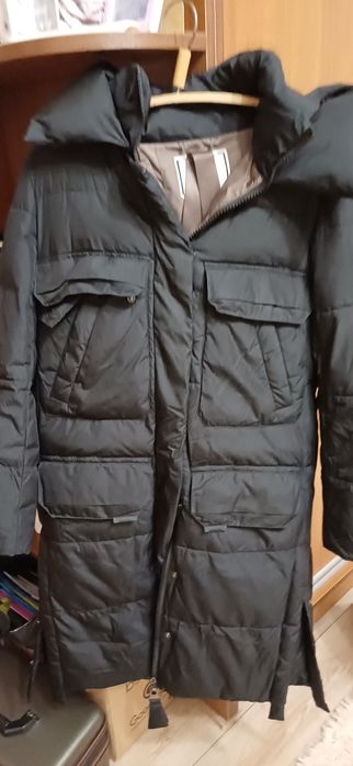 Длинный черный пуховик