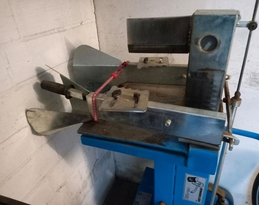 Łuparka pionowa do drewna 8 ton