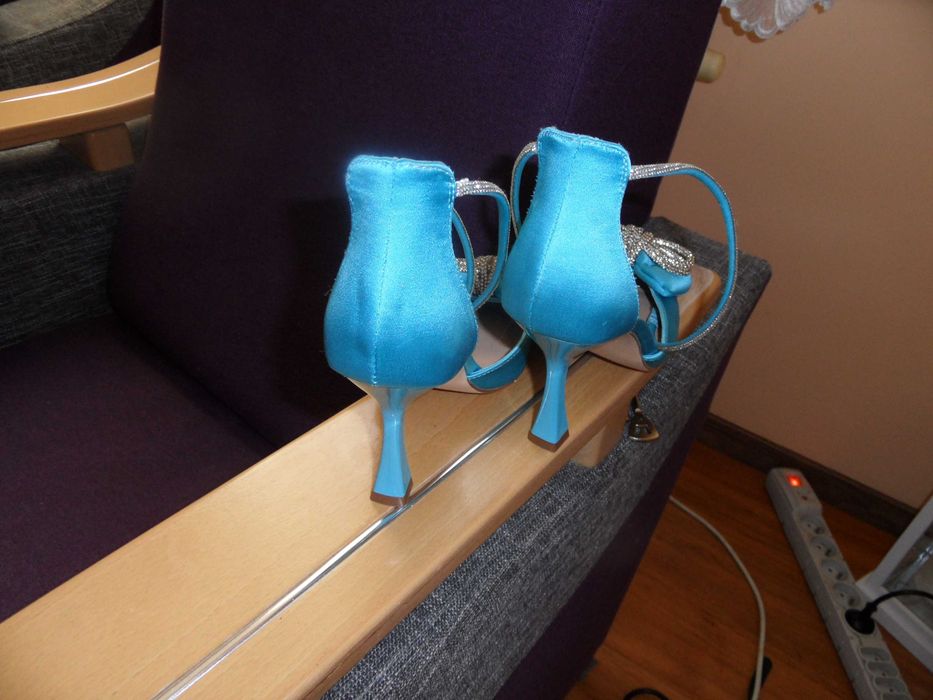 Śliczne buty  marki Primark na  ciekawym obcasie rozm 37