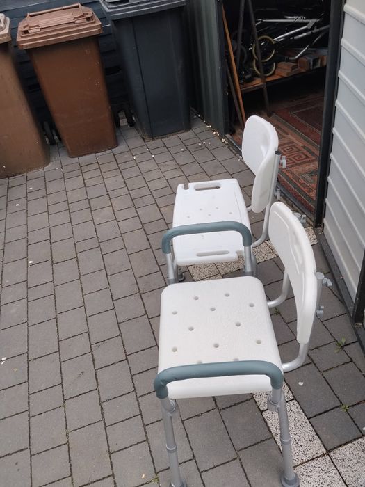 Krzesełka pod prysznic