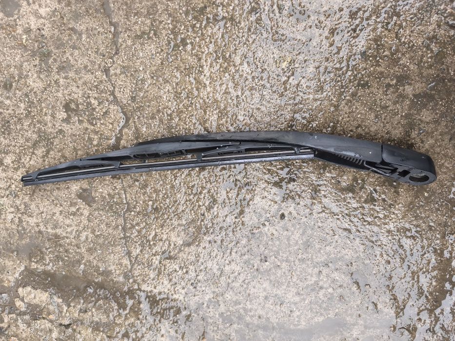 Продам задний дворник на nissan x-trail t31